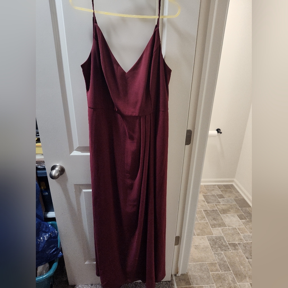 DB Studio Bridesmaid Dress (color: wine)